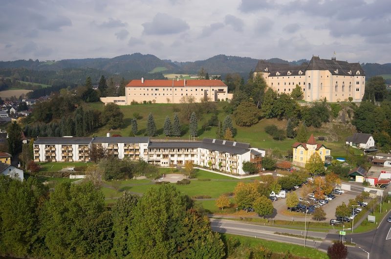 Bezirksalten- und Pflegeheim SENIORium Bad Kreuzen