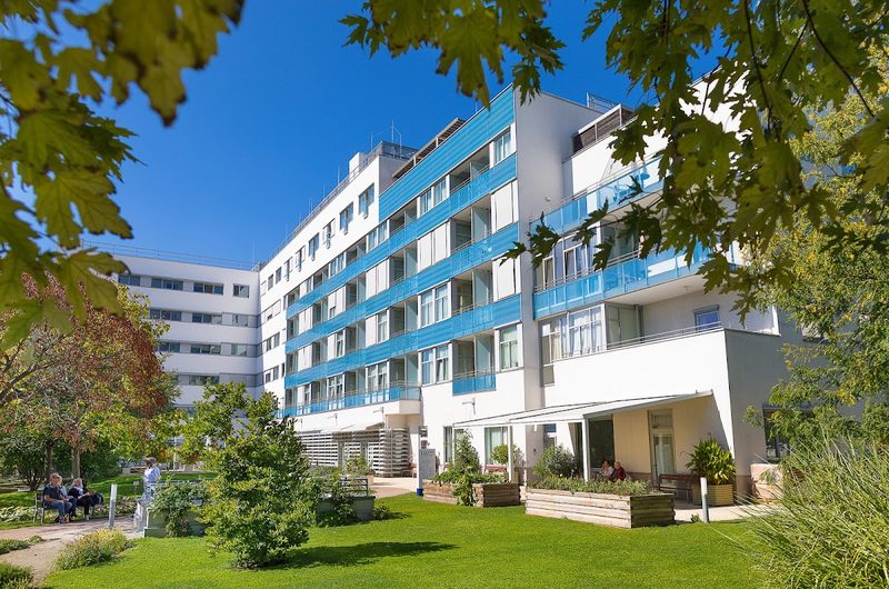 Haus der Barmherzigkeit, Pflegezentrum Tokiostraße GmbH Geriatrisches Pflegekrankenhaus für Menschen mit chronischen Erkrankungen