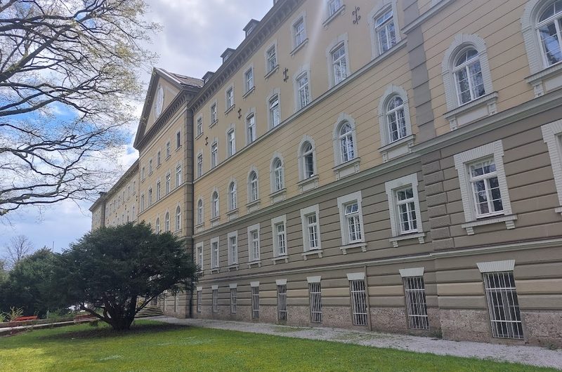 Pflegeheim Seniorenheim Hellbrunn – Außenansicht